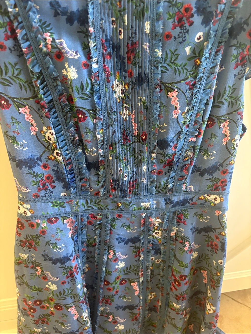 Alice + Olivia Blue Floral Ruffle Sleeve Fit-and-Flare Dress - Picture 7 of 9